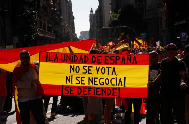 Les partisans de l’unité  défilent à Barcelone Les partisans de l’unité  défilent à Barcelone