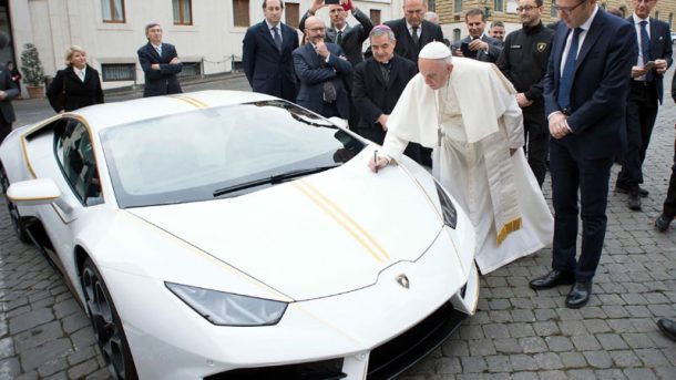 Insolite : La Lamborghini du pape
