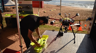 Des drones surveillent les plages à la recherche de requins