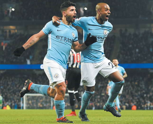 Le triplé d'Agüero remet City sur les rails