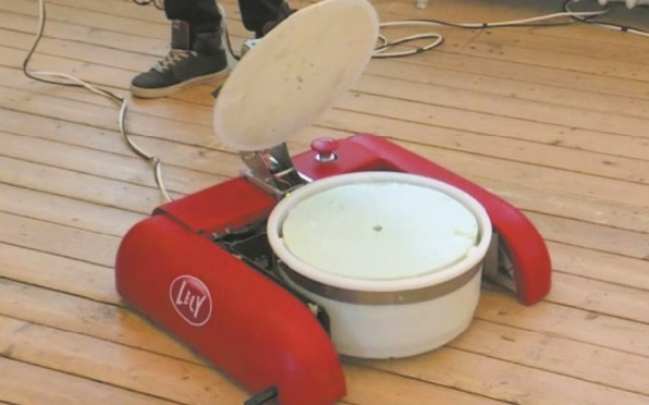 Aux Pays-Bas, des robots apportent le fromage et servent le café