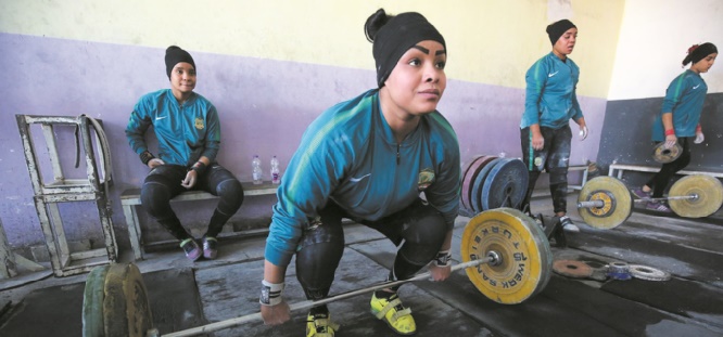 A Bagdad, l'haltérophilie se conjugue aussi au féminin