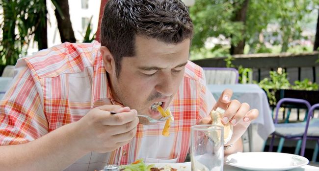 Manger moins vite permet de perdre du poids