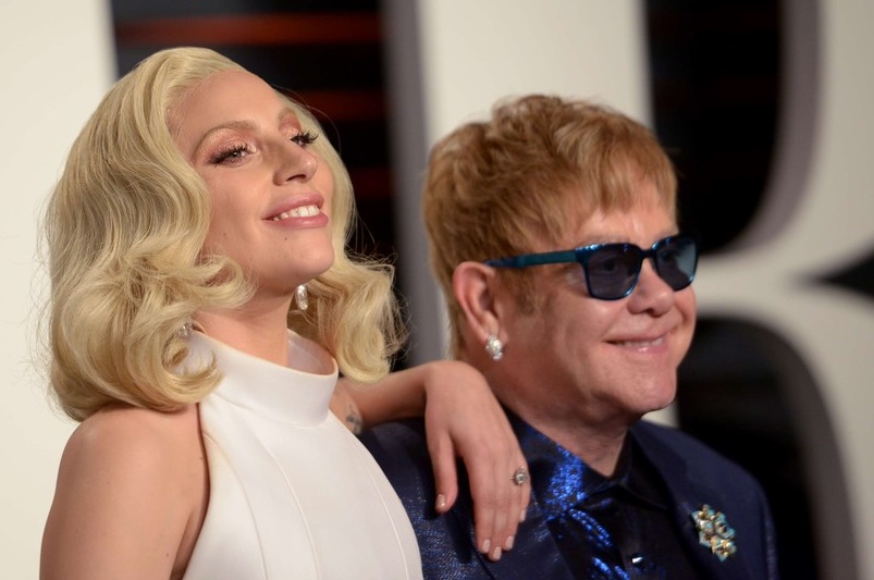 Lady Gaga reprend Elton John avec “Your Song”