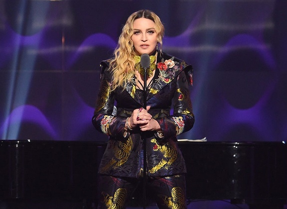 La lettre de Tupac Shakur sur sa rupture avec Madonna pourra être vendue aux enchères La lettre de Tupac Shakur sur sa rupture avec Madonna pourra être vendue aux enchères