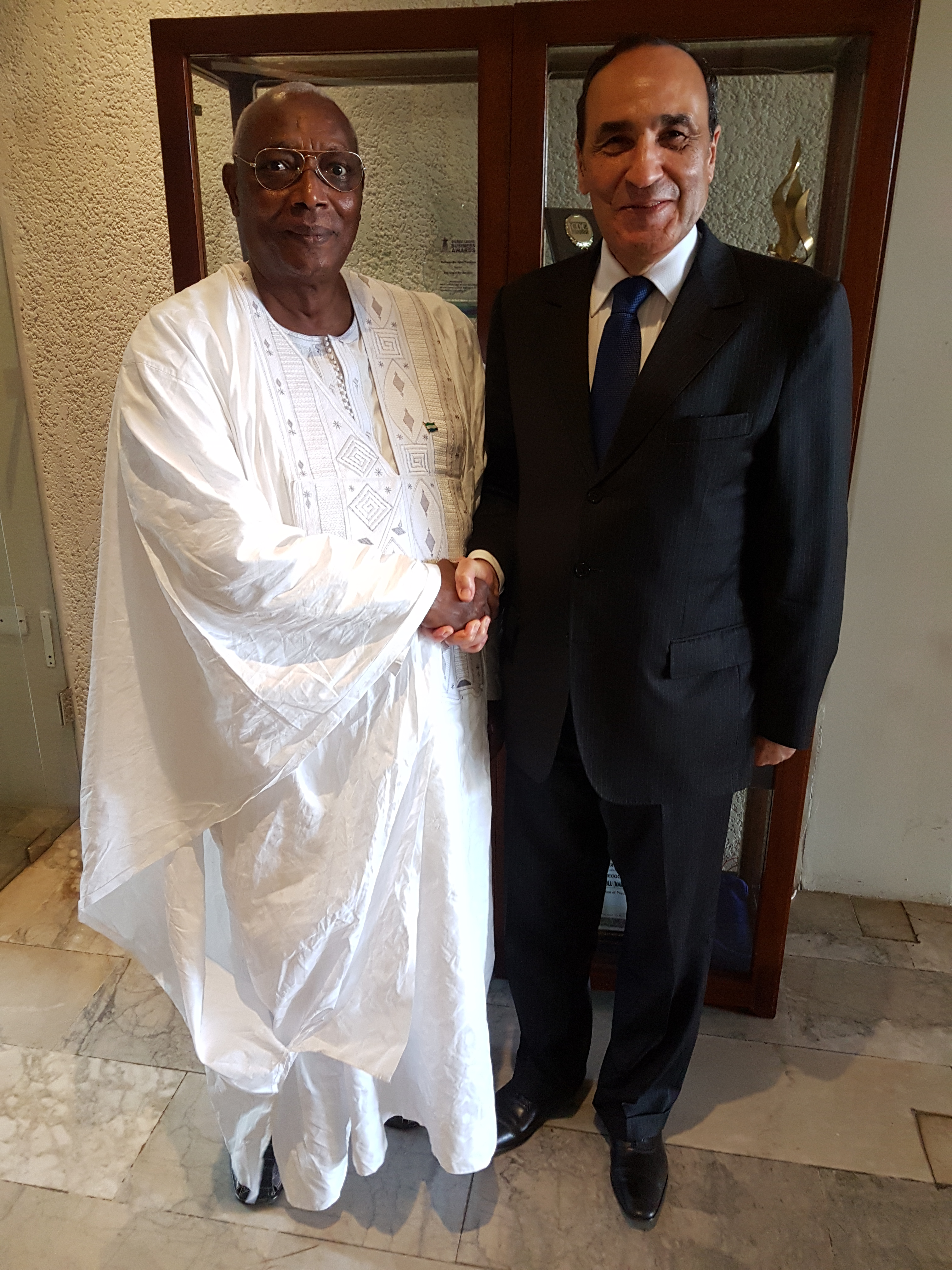 Habib El Malki représente S.M le Roi à la cérémonie d’investiture du président sierra-léonais