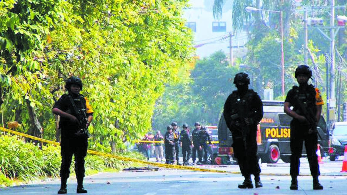 Attentats-suicide contre  des églises en Indonésie Attentats-suicide contre  des églises en Indonésie