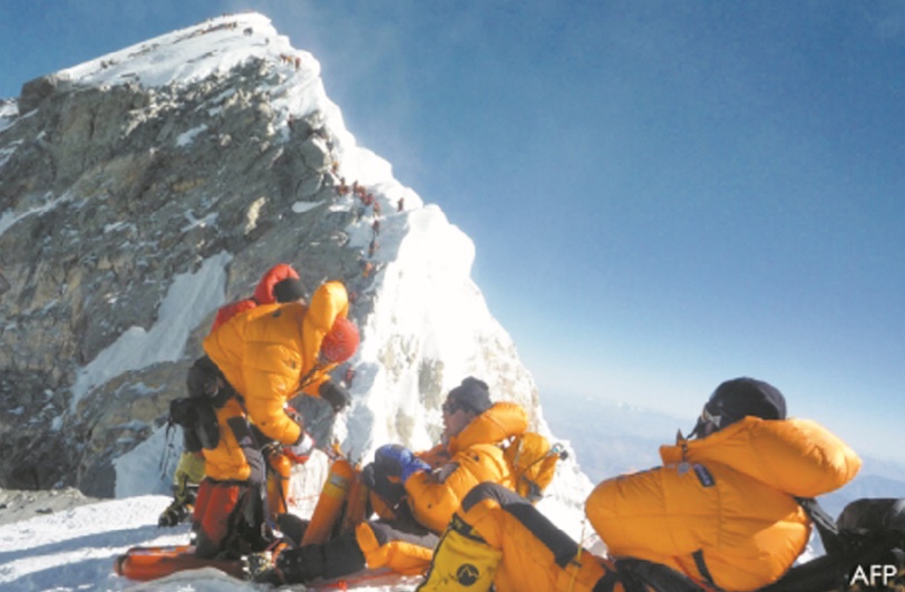 Alpinistes de l'Everest cherchent Sherpas aguerris