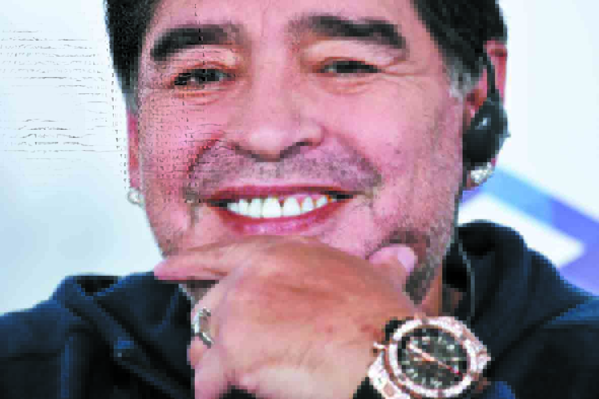 Diego Maradona découvre “son” club du Dinamo Brest et veut rencontrer Loukachenko