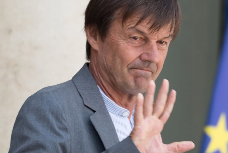 Nicolas Hulot et un costume de ministre inconfortable