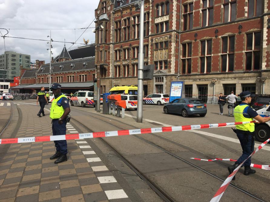 Deux blessés dans une attaque terroriste  au couteau à Amsterdam