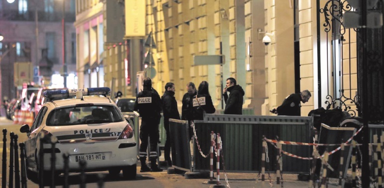 Agression à l'arme blanche à Paris Agression à l'arme blanche à Paris