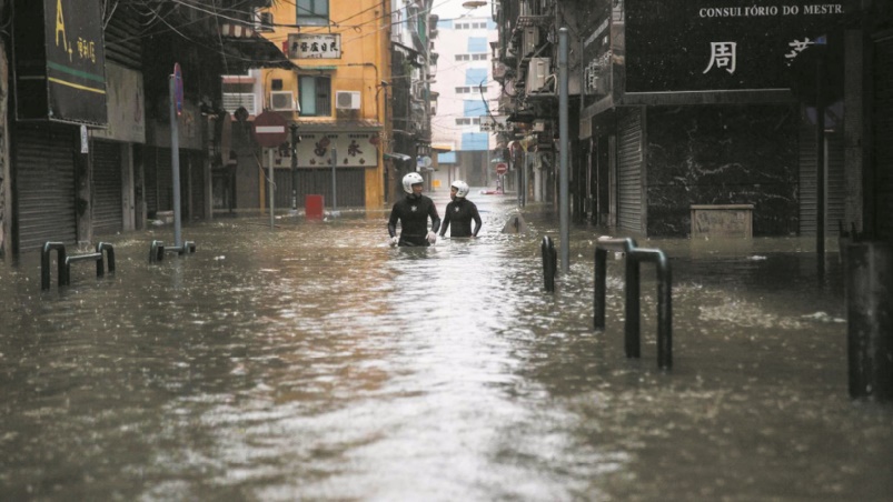 Le typhon Mangkhut fait ses premiers morts en Chine