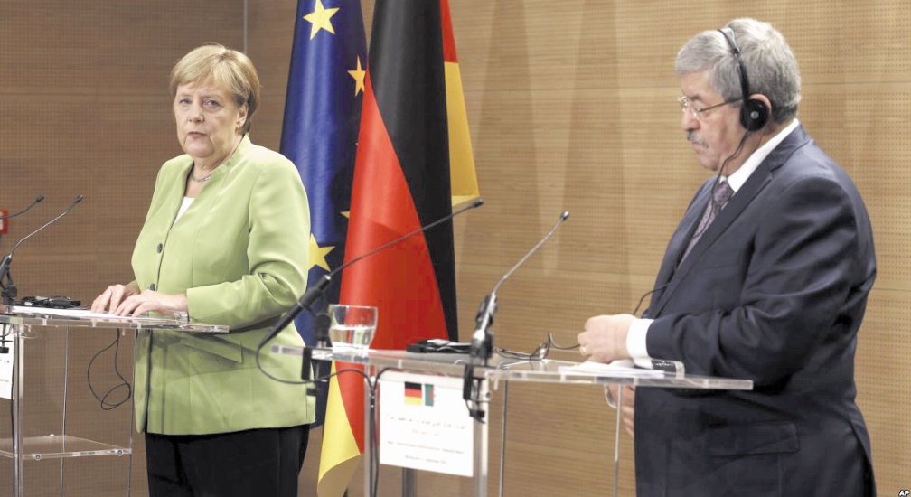 La grande gêne d’Ouyahya en présence de Merkel