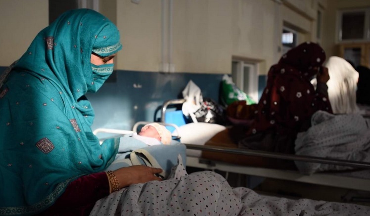 Donner la vie, plus dangereux pour les Afghanes que le conflit