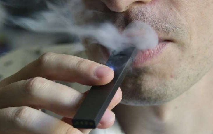 Juul, la cigarette électronique qui conquiert les Etats-Unis et inquiète les parents Juul, la cigarette électronique qui conquiert les Etats-Unis et inquiète les parents
