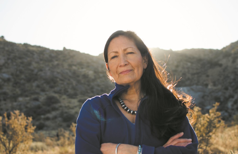 Deb Haaland, première femme amérindienne en route pour le Congrès américain