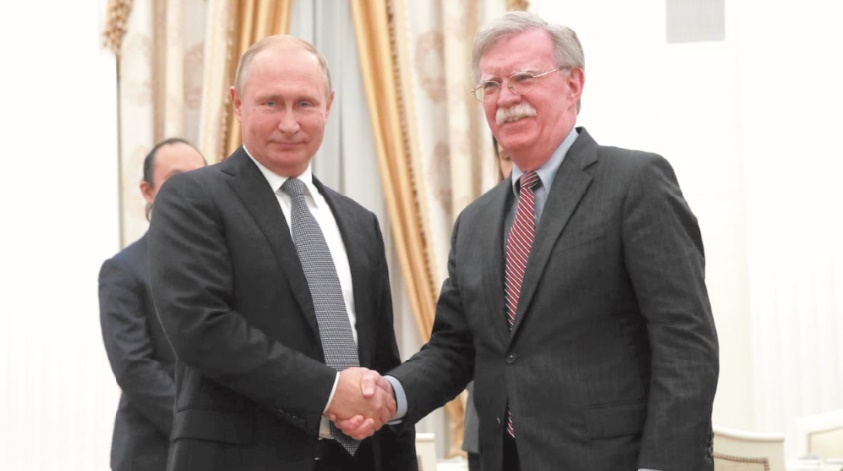 A Moscou, Bolton défend le retrait américain d'un traité nucléaire