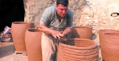 ​En Irak, la poterie se bat contre le plastique et le tout-électrique