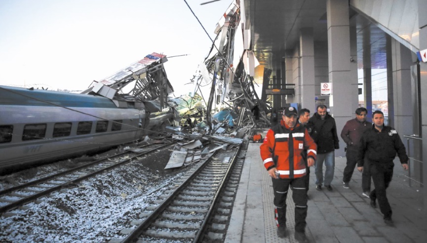 9 morts dans un accident de train à Ankara 9 morts dans un accident de train à Ankara