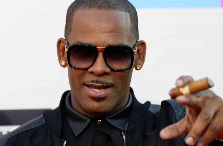 Accusé de pédophilie, R Kelly est lâché par sa maison de disques