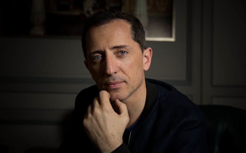 ​Gad Elmaleh,  après la réplique humoristique,  l’action juridique