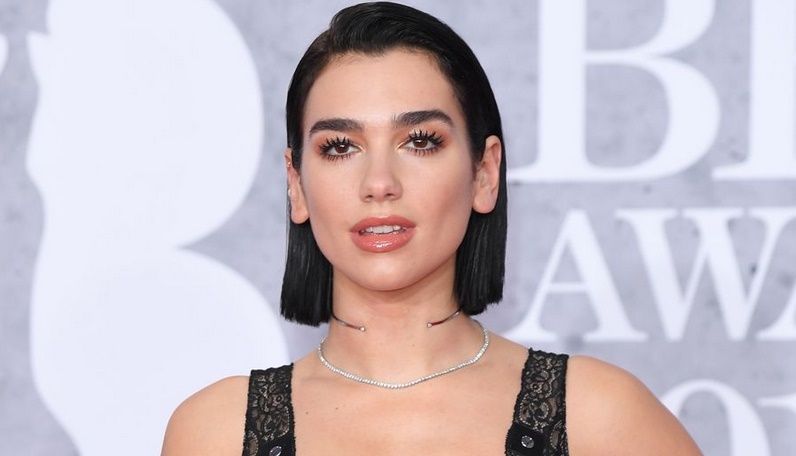 Dua Lipa pense que les femmes sont hypocrites sur les réseaux sociaux