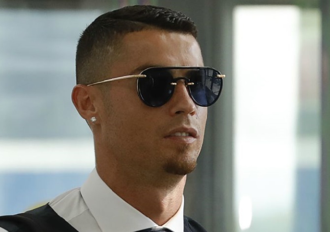 Ronaldo explique pourquoi il se lance dans les implants capillaires Ronaldo explique pourquoi il se lance dans les implants capillaires