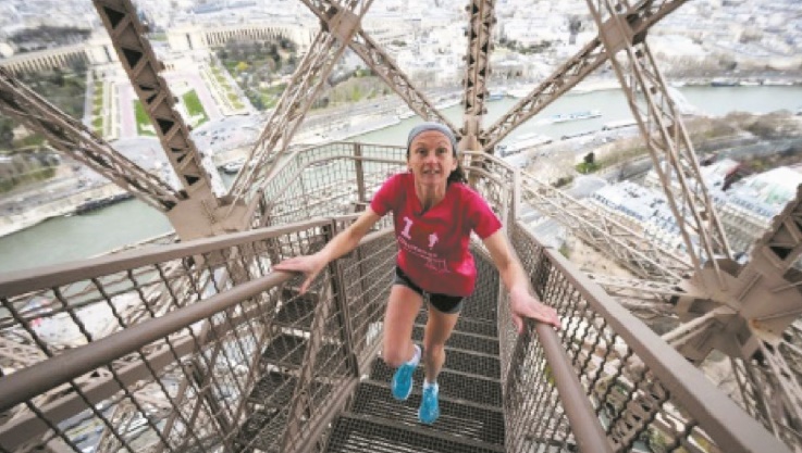 Verticale Tour Eiffel: une course au sommet dans une cage d’escaliers