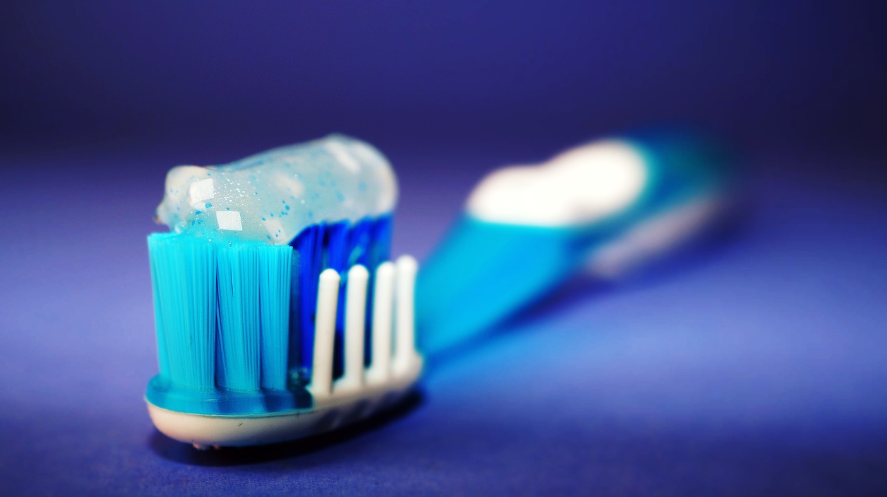 Le dentifrice, garantie d’une bonne hygiène bucco-dentaire et danger pour la santé
