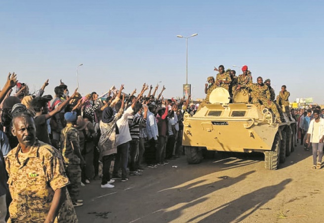 L'armée soudanaise déploie des troupes devant son QG à Khartoum
