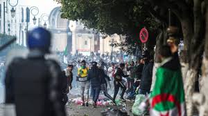 A Alger, la société civile s'inquiète d'un raidissement de la police