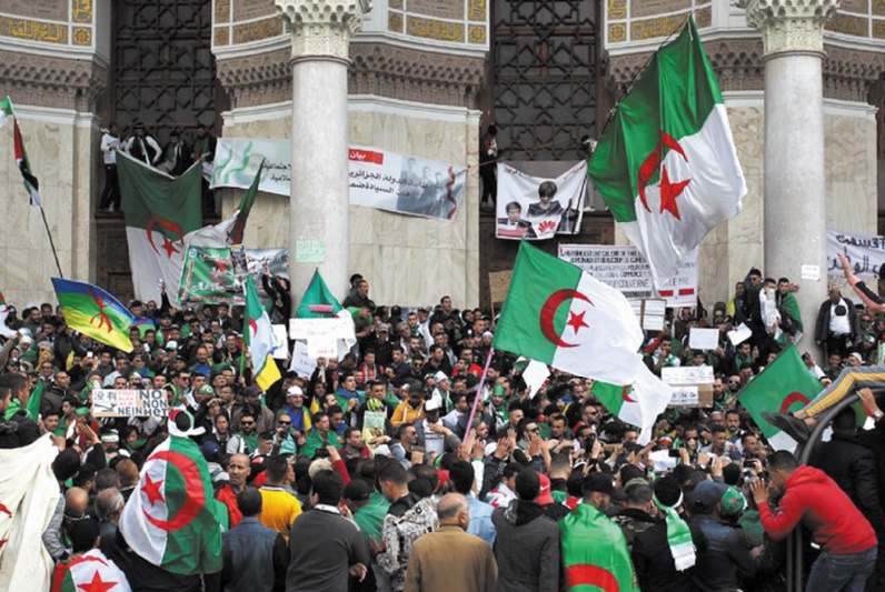 Un collectif civil algérien appelle à sortir du cadre de la Constitution