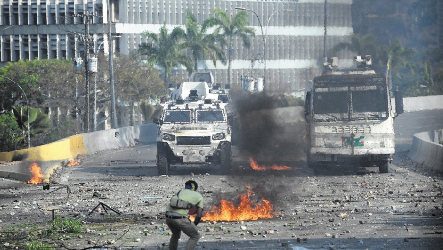 Guaido appelle à la grève et Maduro jure de châtier les "traîtres"