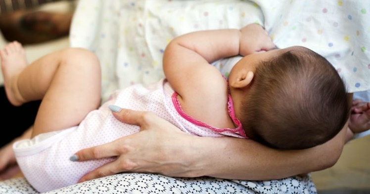 Un bébé allaité a moins de risque de devenir obèse