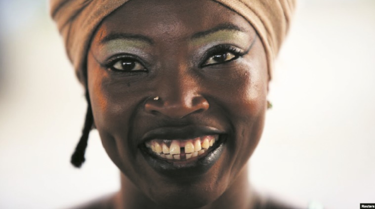 Après un Grammy Award, l’Ivoirienne Dobet Gnahoré veut séduire son pays