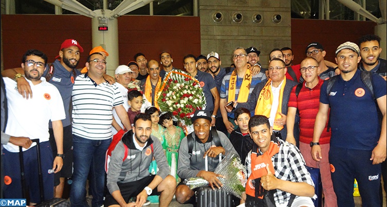 Les joueurs de la RSB accueillis en héros à l’aéroport d’Oujda-Angad