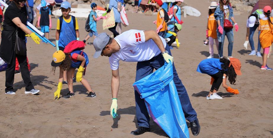 Opération de nettoyage de la plage des Oudayas : Merci les ambassadeurs scandinaves !