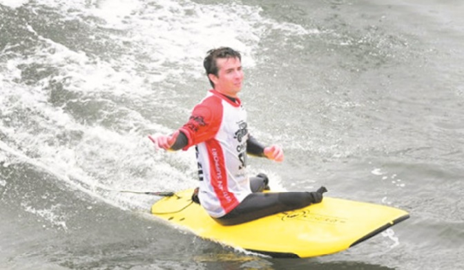 En Californie, le surf pour oublier la guerre
