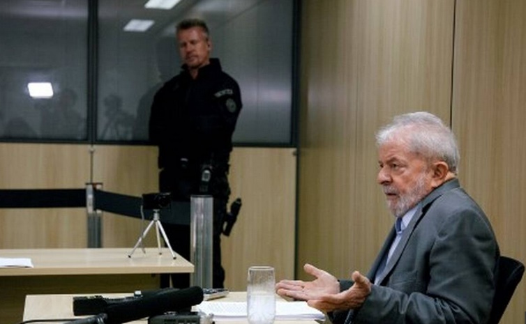 Report du réexamen d’une demande de libération de Lula
