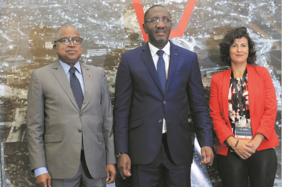 Georges Ndia Coffi, Président du Conseil d'Administration de la SIB, Souleymane Diarrassouba, Ministre ivoirien du Commerce de l'Industrie et de la Promotion des PME, Mouna Kadiri, Directrice du Club Afrique Développement du groupe Attijariwafa bank.