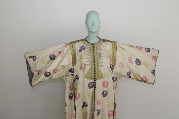 Une exposition à Marrakech met en exergue la richesse du costume traditionnel et les secrets de l’élégance féminine au Maroc