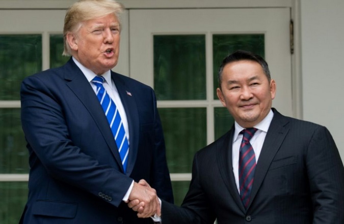 Insolite : Le fils de Trump se voit offrir un cheval de Mongolie