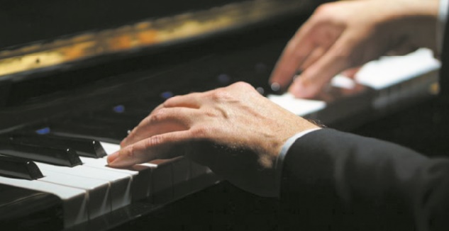 Parkinson : Jouer du piano pourrait réduire vos tremblements Parkinson : Jouer du piano pourrait réduire vos tremblements