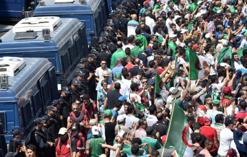 Après six mois, contestation et pouvoir dans l'impasse en Algérie