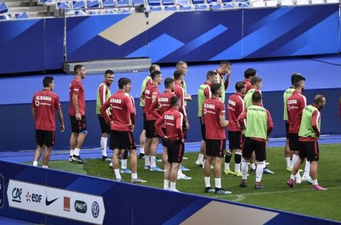 Insolite : L'hymne d'Andorre joué par erreur au coup d'envoi de France-Albanie Insolite : L'hymne d'Andorre joué par erreur au coup d'envoi de France-Albanie