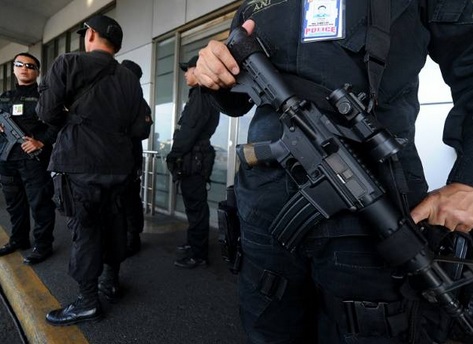 Insolite : Venue arrêter quatre suspects, la police philippine repart avec 277 Chinois