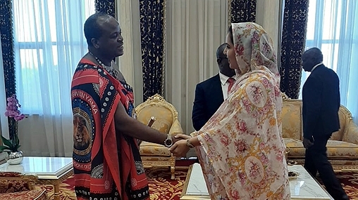 ​Rkia Derham reçue par le Roi Meswati III d’Eswatini