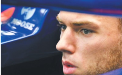 Pourquoi les pilotes de F1 ont toujours des écouteurs sur les oreilles Pourquoi les pilotes de F1 ont toujours des écouteurs sur les oreilles