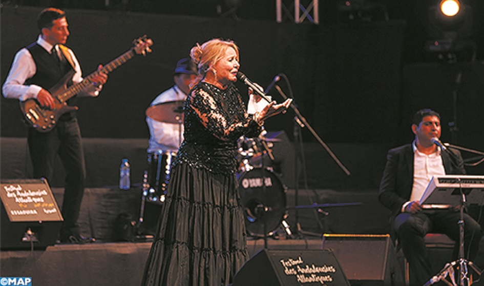 La Diva Raymonde El Bidaouia illumine la scène de “Dar Souiri”